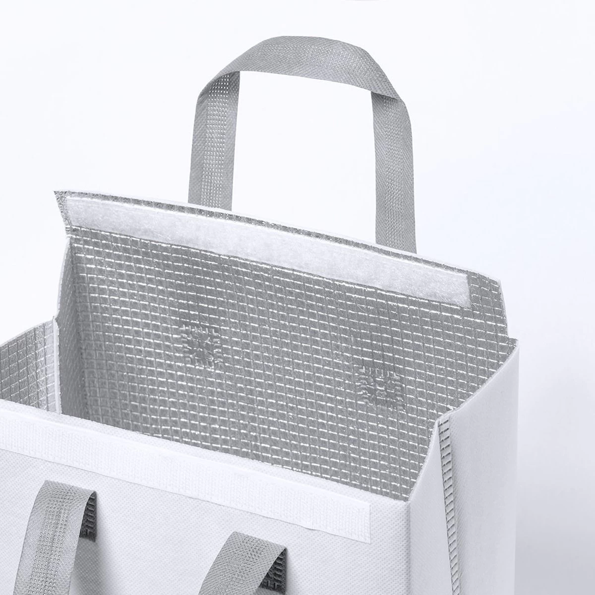 Merkloos Koeltas - Lunchtas - Koeltasje Lunch - Koelelementen - Isolatie - Volwassenen - Dames - Heren - Klittenbandsluiting - 23 X 29 Cm - Kunststof - Aluminium - Wit 5 Merkloos Koeltas - Lunchtas - Koeltasje Lunch - Koelelementen - Isolatie - Volwassenen - Dames - Heren - Klittenbandsluiting - 23 X 29 Cm - Kunststof - Aluminium - Wit - Afbeelding 5